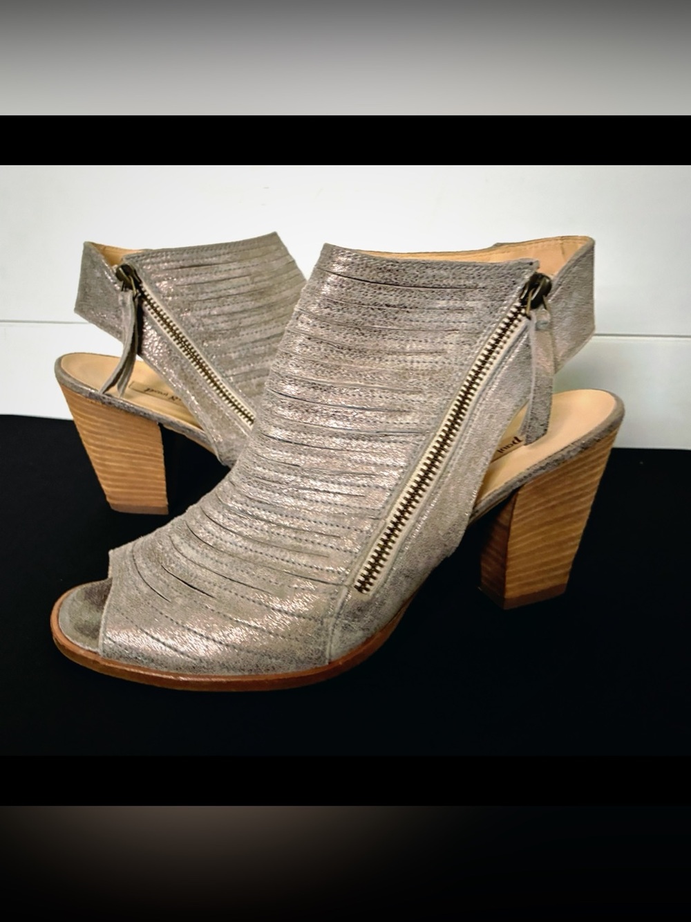 Paul Green Cayanne Smoke
Metallic Leather Peep Toe Block Heel Booties, size 6.5